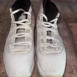 EUC MENS Size 9 Jordan 11 Retro Platinum Tint